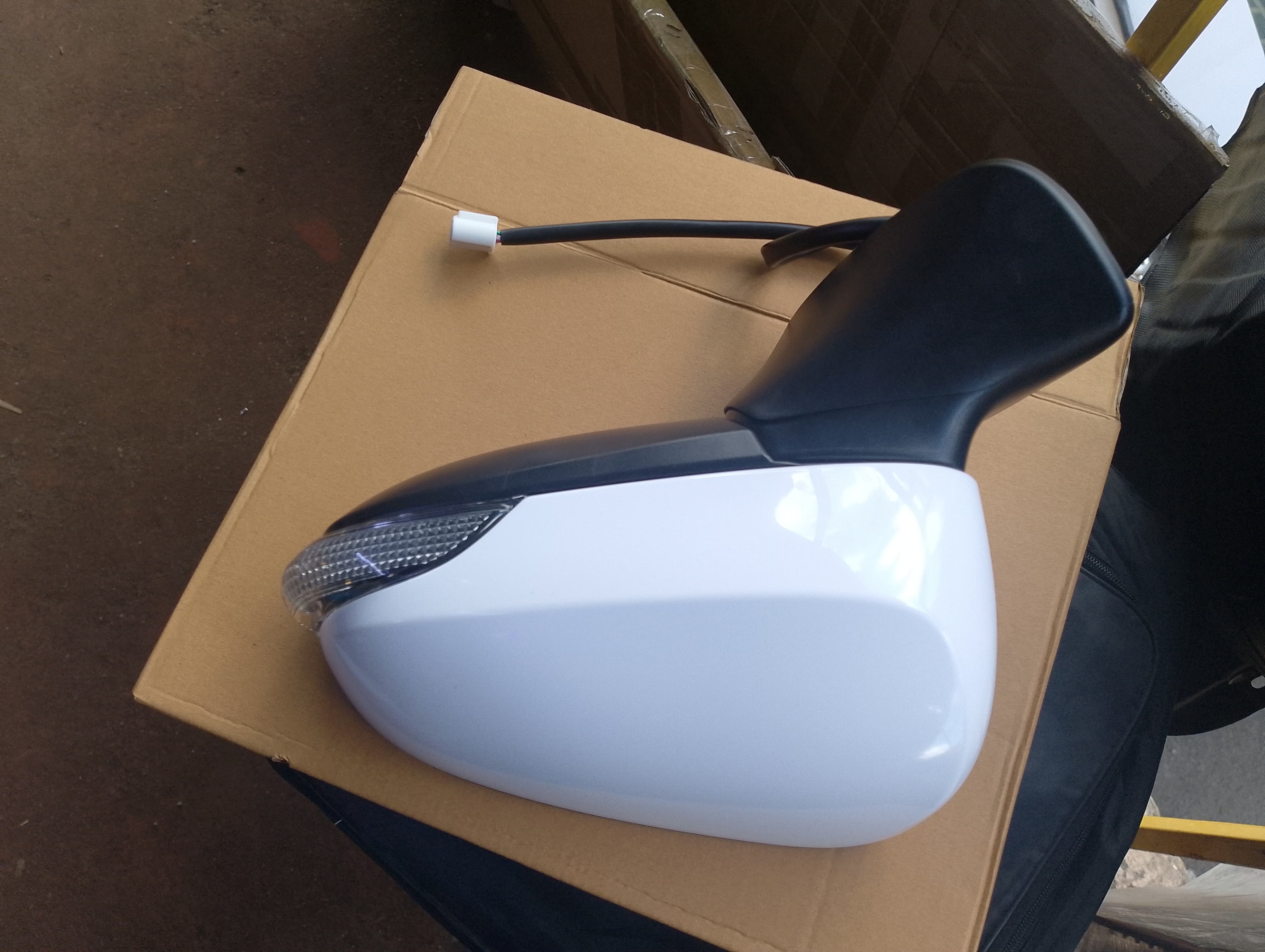 Toyota fielder side mirror